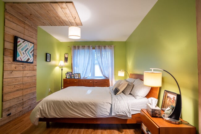 Building Photo - 1540 Chem. Michel