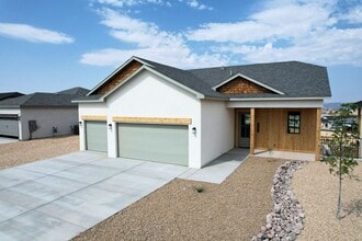 Building Photo - 4021 Boardwalk Rd