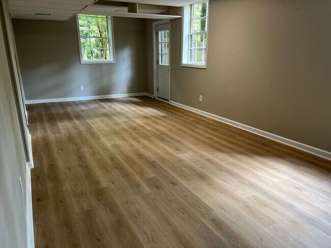 Building Photo - 4377 Vintage Ln