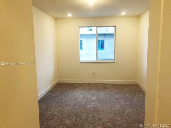 Foto del edificio - 10229 NW 64th Terrace