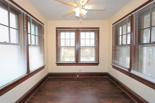 Foto del edificio - Sycamore Twp - Charming 2 bed 1 bath bungalow