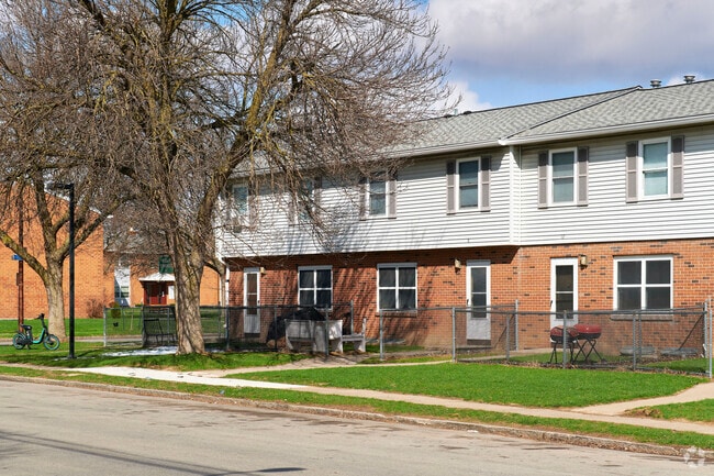 Building Photo - Holland Townhouses