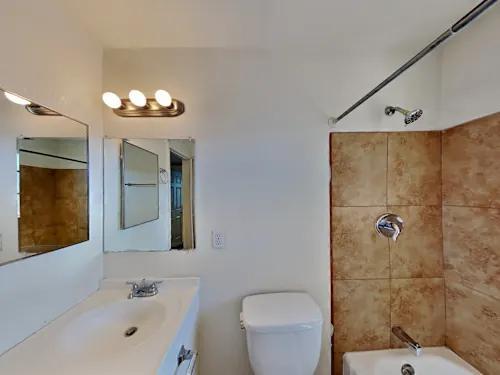 Foto del edificio - 10712 Woodland Ave NE