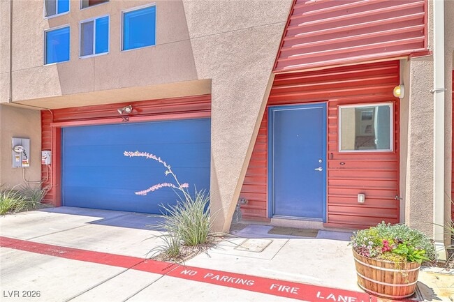 Building Photo - 251 Tower St