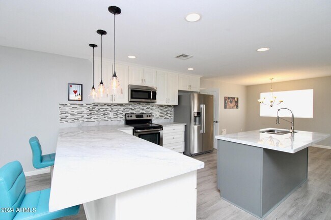 Building Photo - 7814 E Cypress St
