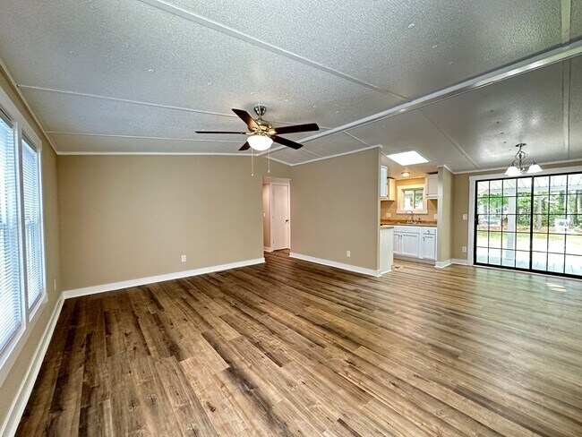 Foto del edificio - 3 Bedroom/2 Bathroom Home for Rent in Tang...