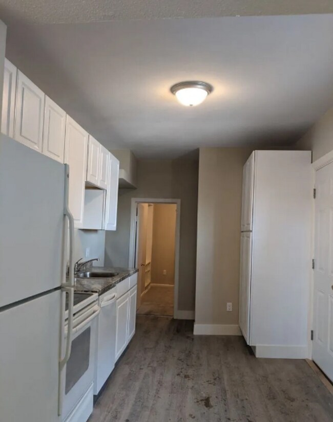 Foto del edificio - Spacious 3 Bedroom Home with Garage – Available August 1!