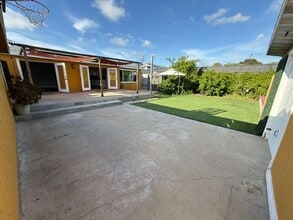 Building Photo - 495 Queen Anne Dr
