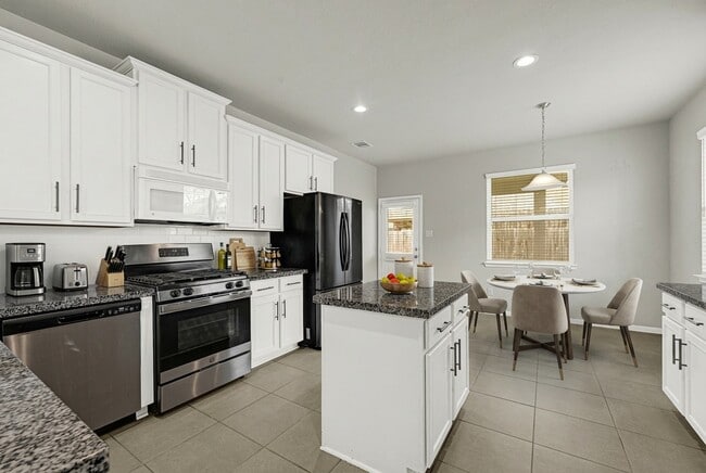 Building Photo - 5914 Prince Pl Dr