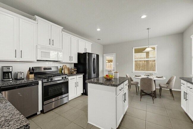 Foto del edificio - 5914 Prince Pl Dr