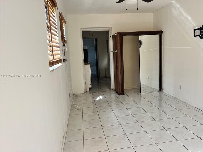 Foto del edificio - 7021 SW 30th St