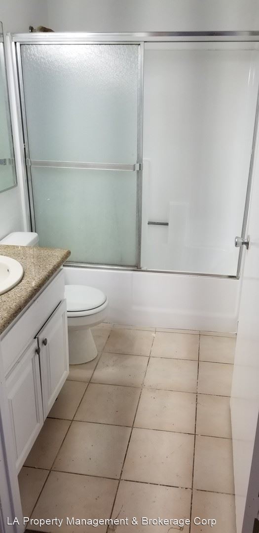 Building Photo - 2 br, 2 bath Apartment - 5007 Marathon St.