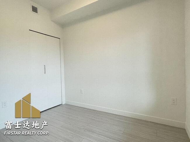 Photo du bâtiment - 10777-10138 138 St