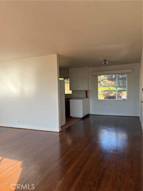 Foto del edificio - 4096 Lakeshore Blvd