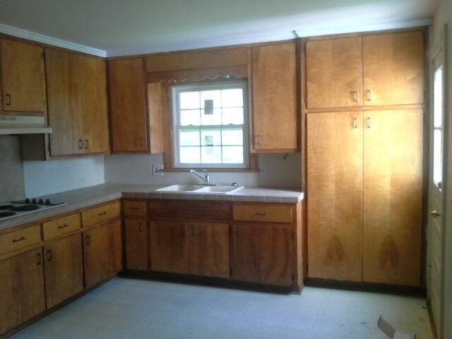 Building Photo - Three bedroom, 1.5 bathroom, $1000.00 per ...