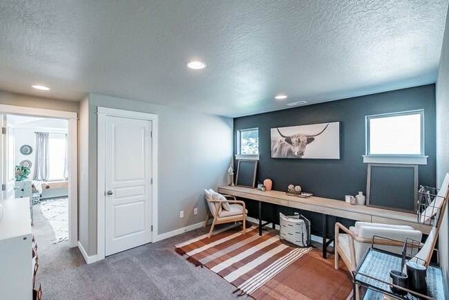 Building Photo - Beautiful 3 Bedroom on Large Corner Lot!