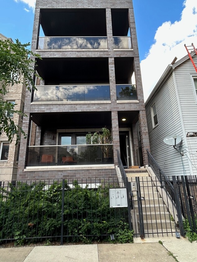 Primary Photo - 1506 W Superior St