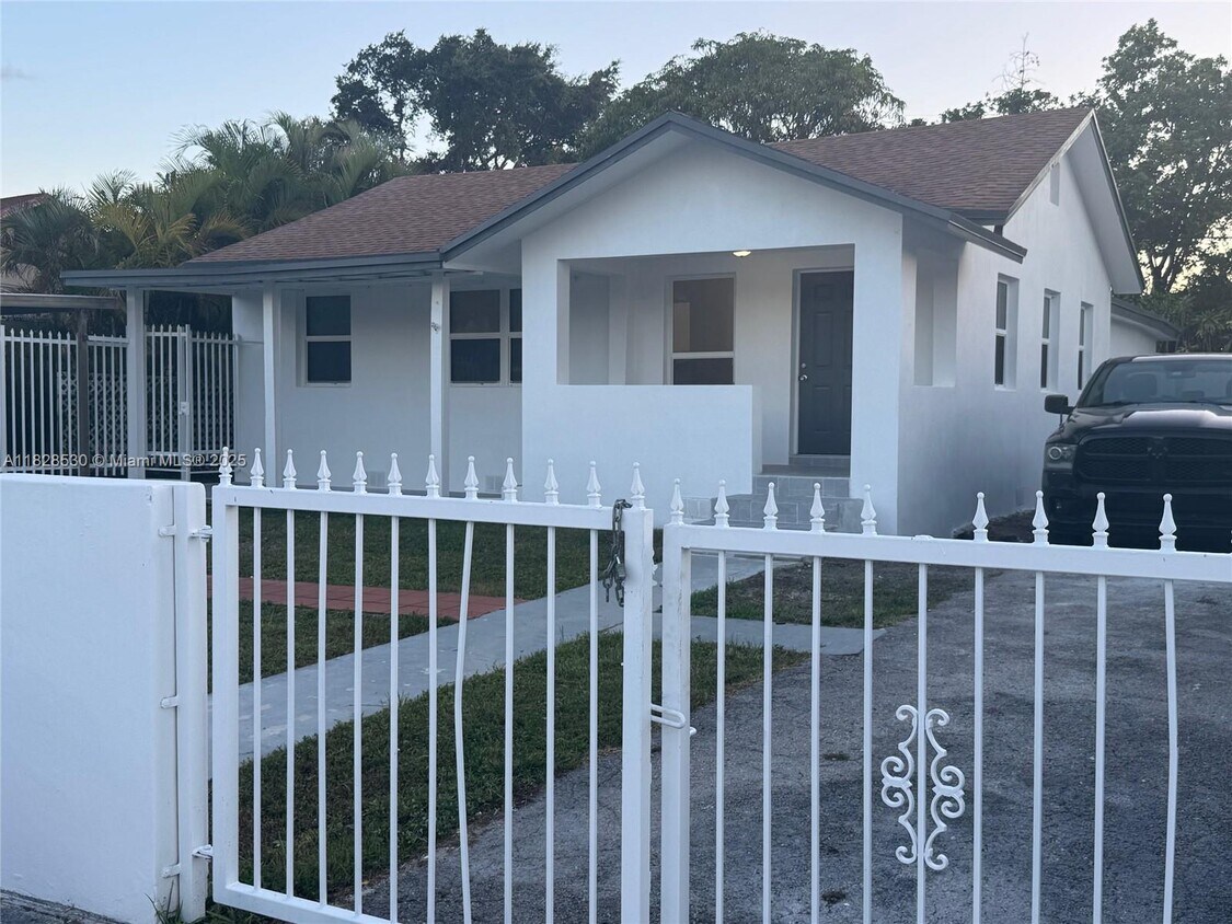 Primary Photo - 432 NW 32nd Ct