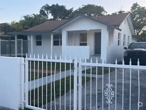 Building Photo - 432 NW 32nd Ct