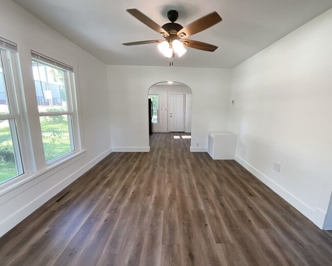 Building Photo - LEASING