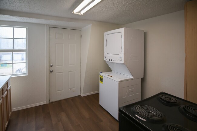 Building Photo - 1302 Bowie St