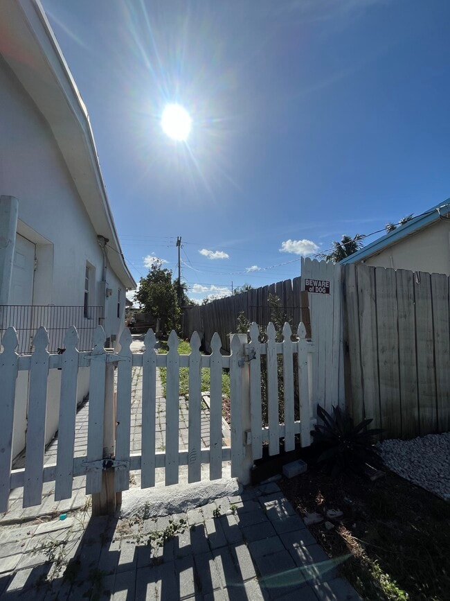 Building Photo - 108 Arthur Ct