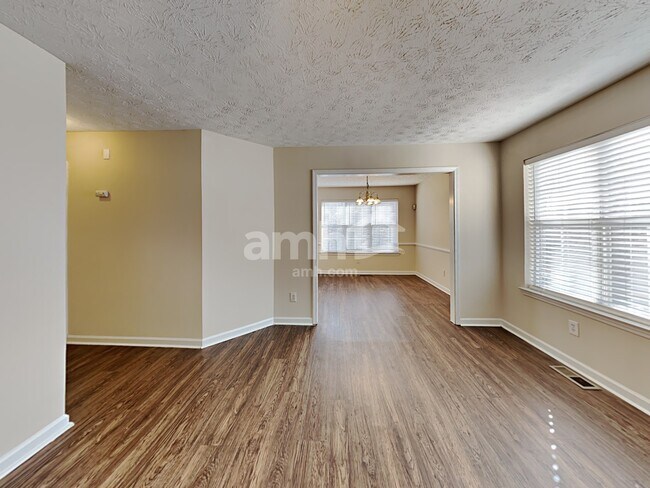 Building Photo - 6035 Savannah Dr