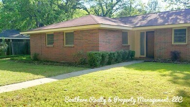 Building Photo - 2542 Churchill Dr