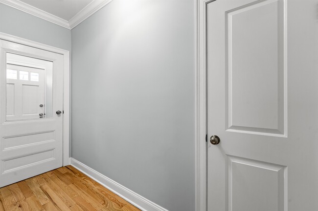 Building Photo - 71 W 54th St