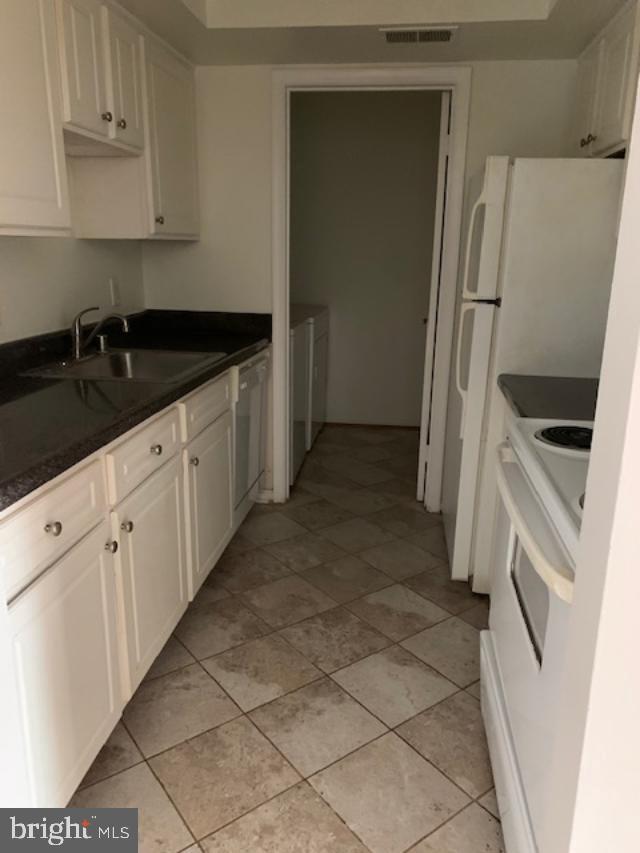 Building Photo - 18334 Streamside Dr