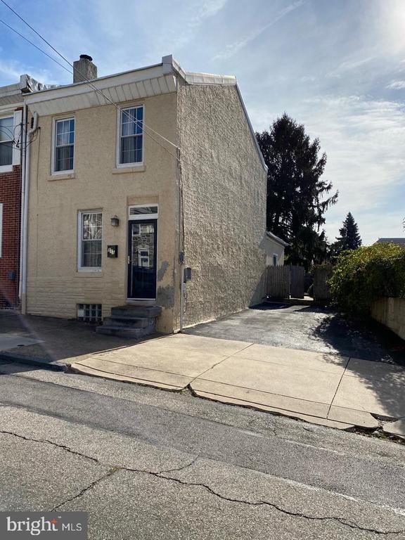 Building Photo - 111 Hermit St