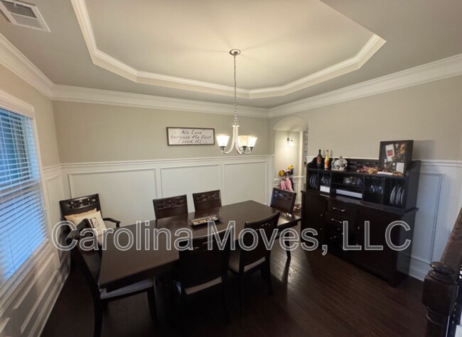 Foto del edificio - 121 Wild Hickory Cir