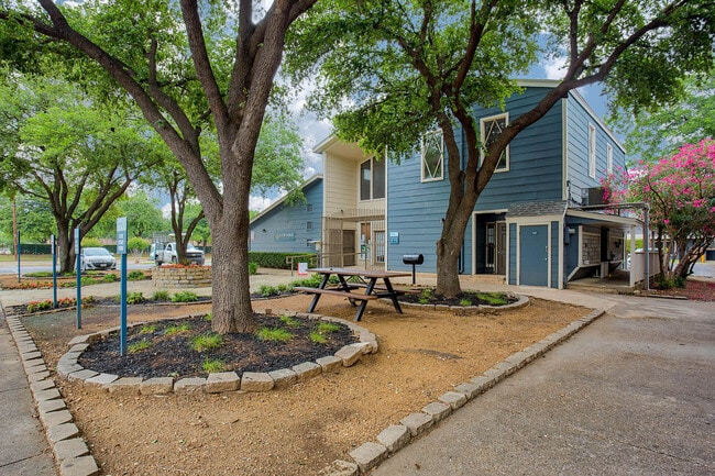 Building Photo - Ventana Ridge