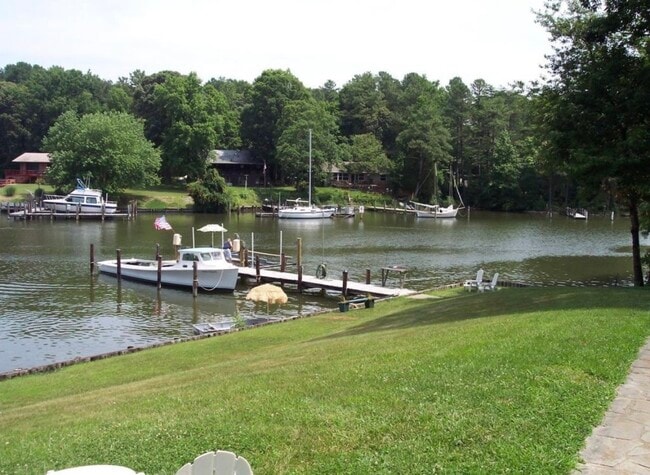 back yard/pier - 13101 Harbor Ln