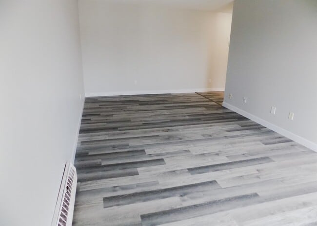 Building Photo - 8111-8196 96 St