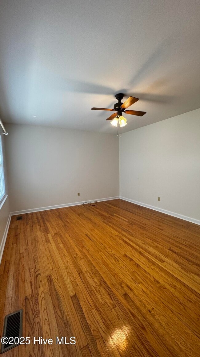 Building Photo - 204 Diane Dr