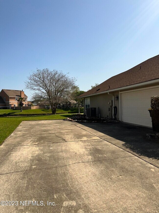 Building Photo - 6989 Clearwater Park Ct S