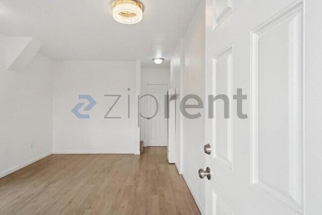 Foto del edificio - 2204 E 24th St