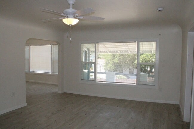 Building Photo - Three Bedroom, 1 1/2 Bathroom Single Famil...