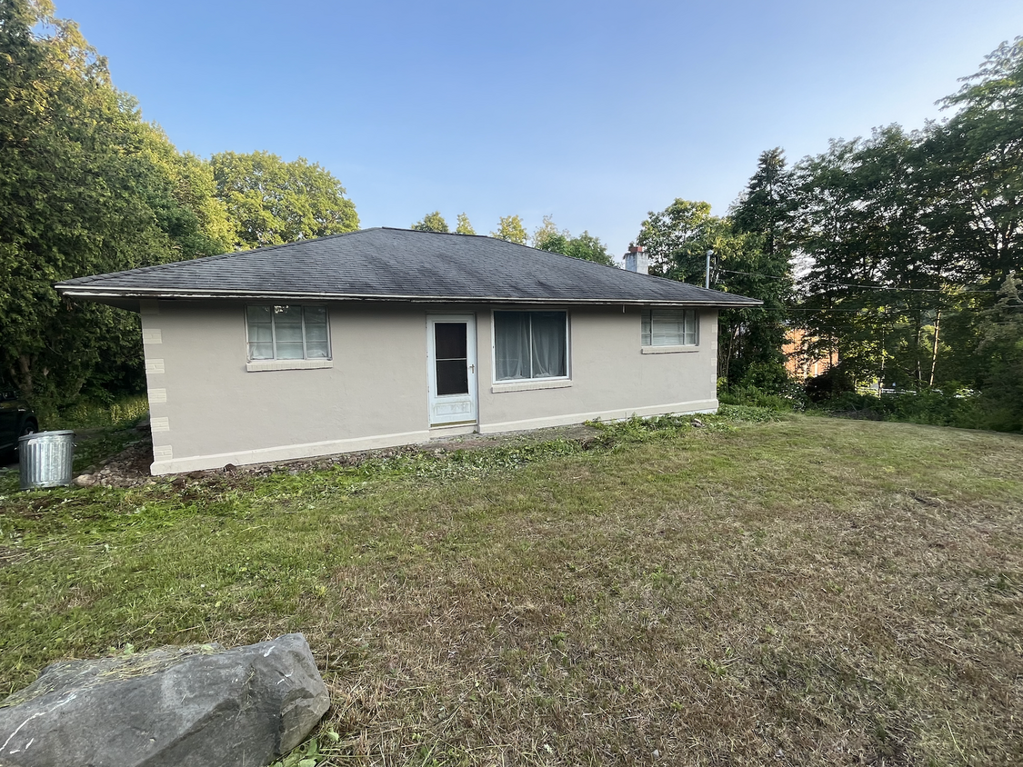 Primary Photo - 18 Porter Ave