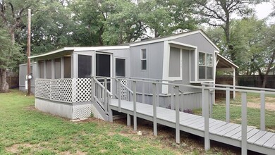 Building Photo - 305 Woods Ln