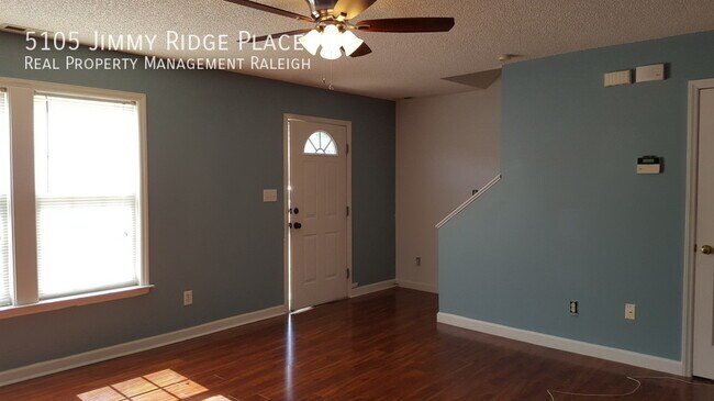 Foto del edificio - 5105 Jimmy Ridge Pl
