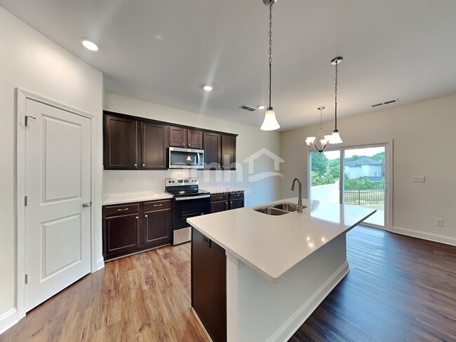 Foto del edificio - 7212 Garrett Ct