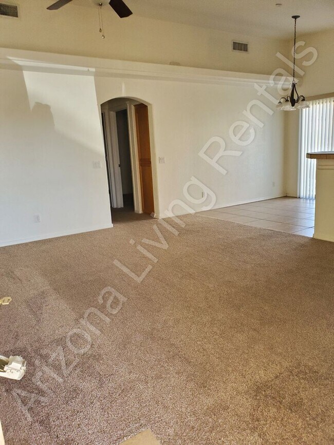 Building Photo - 3005 Palisades Dr