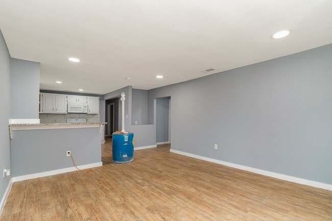 Building Photo - Spacious 4-Bedroom Home with Modern Finishes – Owenwood, Dallas