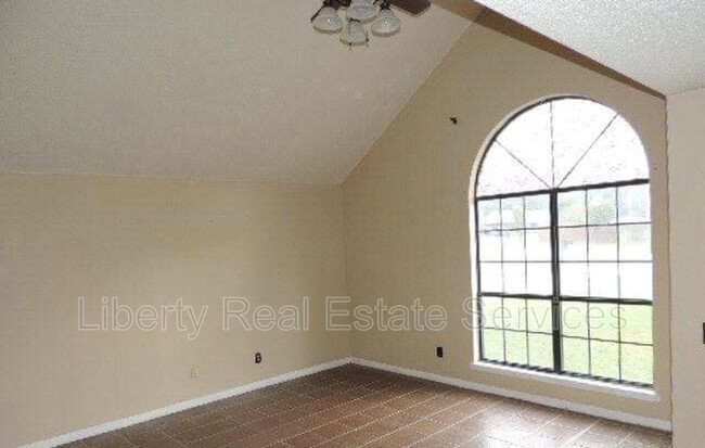 Building Photo - 925 Granger Dr