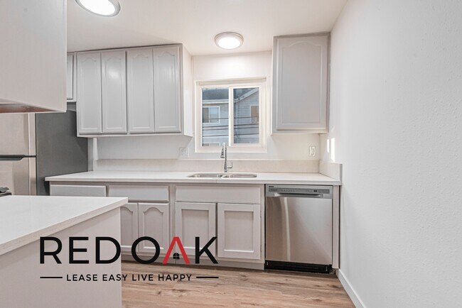 Foto del edificio - Beautiful Two Bedroom with Spacious Rooms,...