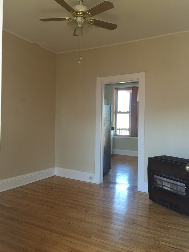 Foto principal - 2251 S California Ave