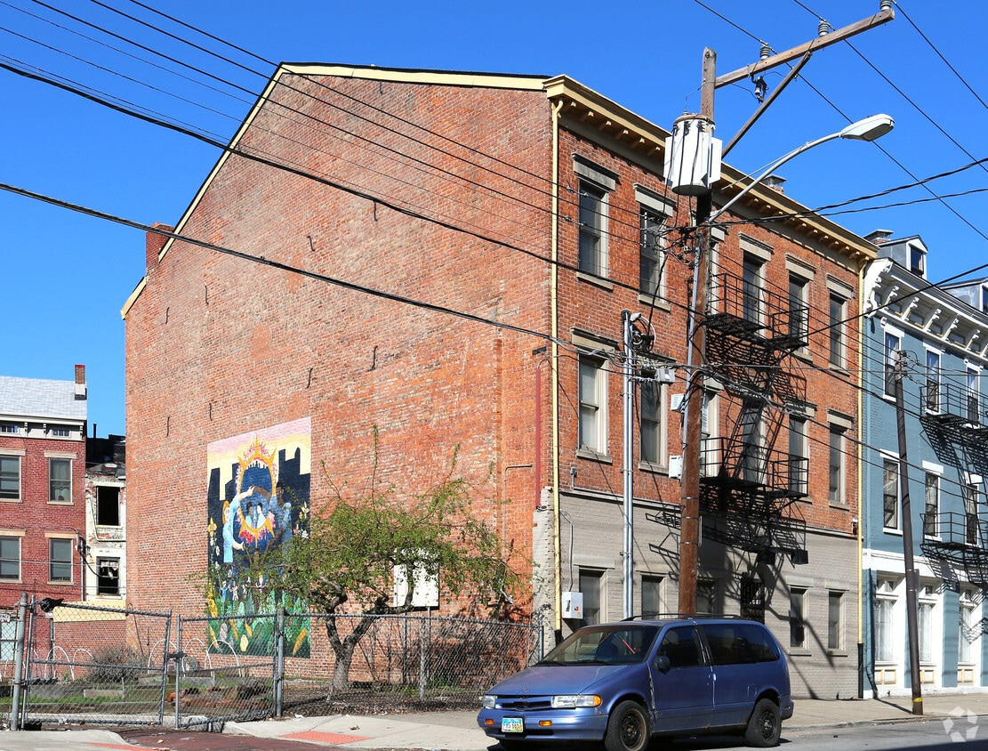 Primary Photo - 45-47 E McMicken Ave