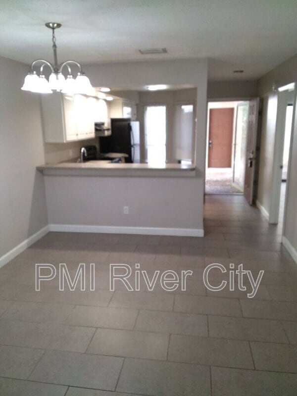 Building Photo - 1160 W Romaine Cir